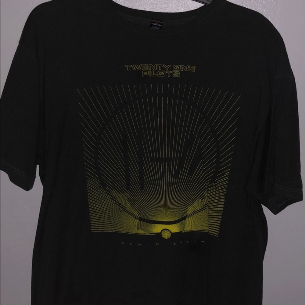 twenty one pilots circle logo burst t-shirt